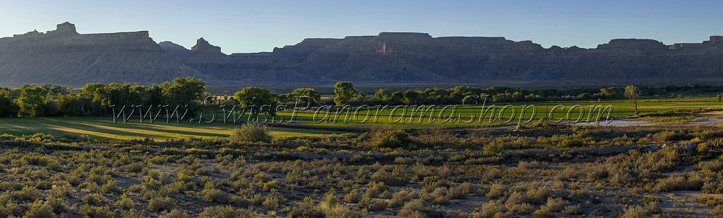 16537_03_10_2014_green_river_utah_overlook_sunset_autumn_red_rock_blue_sky_fall_color_colorful_tree_mountain_forest_panoramic_landscape_photography_landschaft_42_22981x6955.jpg