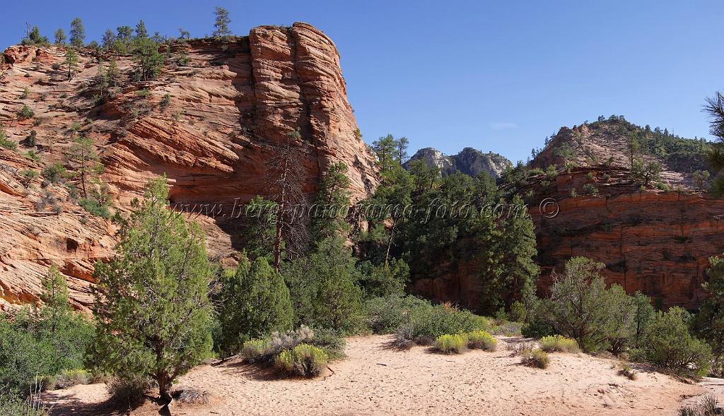 8419_07_10_2010_mount_carmel_zion_national_park_utah_red_rock_formation_valley_scenic_outlook_sky_cloud_panoramic_landscape_photography_panorama_landschaft_80_7254x4179.jpg