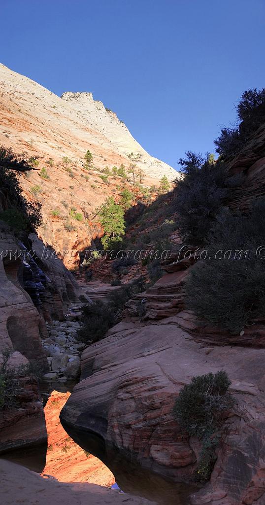 8516_08_10_2010_mount_carmel_zion_national_park_utah_red_rock_formation_valley_scenic_outlook_sky_cloud_panoramic_landscape_photography_panorama_landschaft_15_3936x7493.jpg