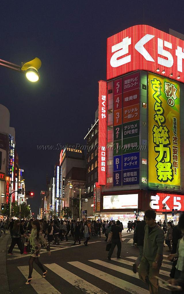 3609_22-10-2008-shinjuku-by-night-down-town-tokyo-japan-40_4006x6404.jpg